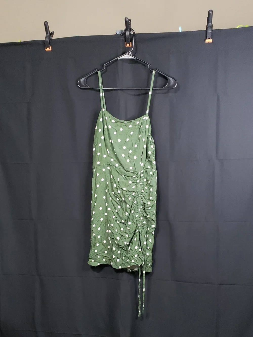 Aéropostale polka dot sundress featuring a ruched design and adjustable straps.
